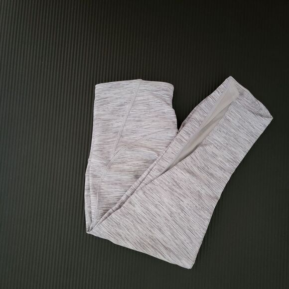 Lululemon Athletica Gray Leggings with Stretchy Knit Fabric - Picture 1 of 7